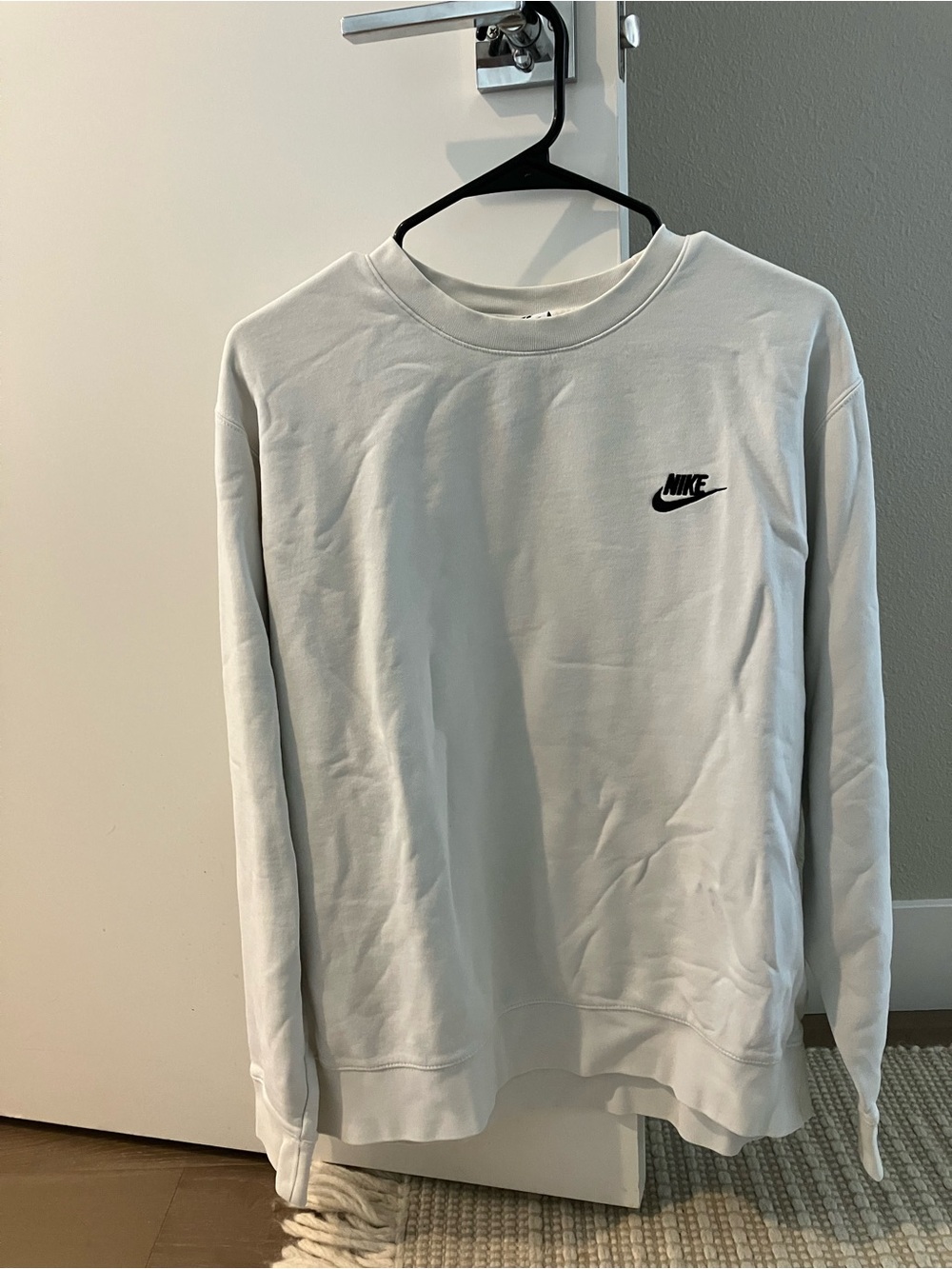 Nike Classic Crewneck - Picture 3 of 3